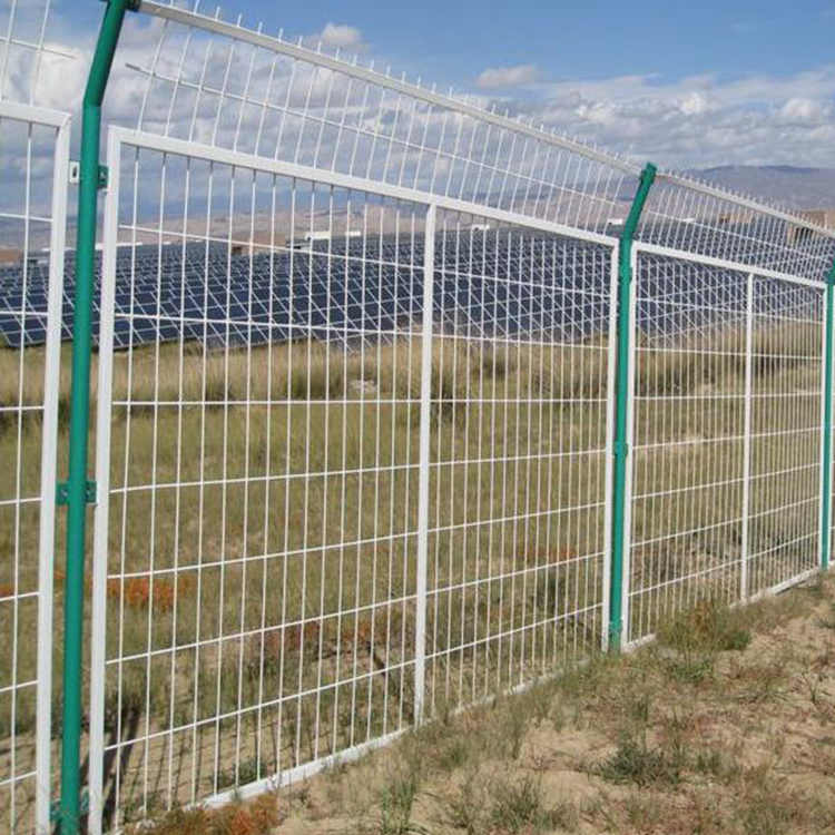 太陽能發(fā)電場區(qū)圍欄標準圖片2